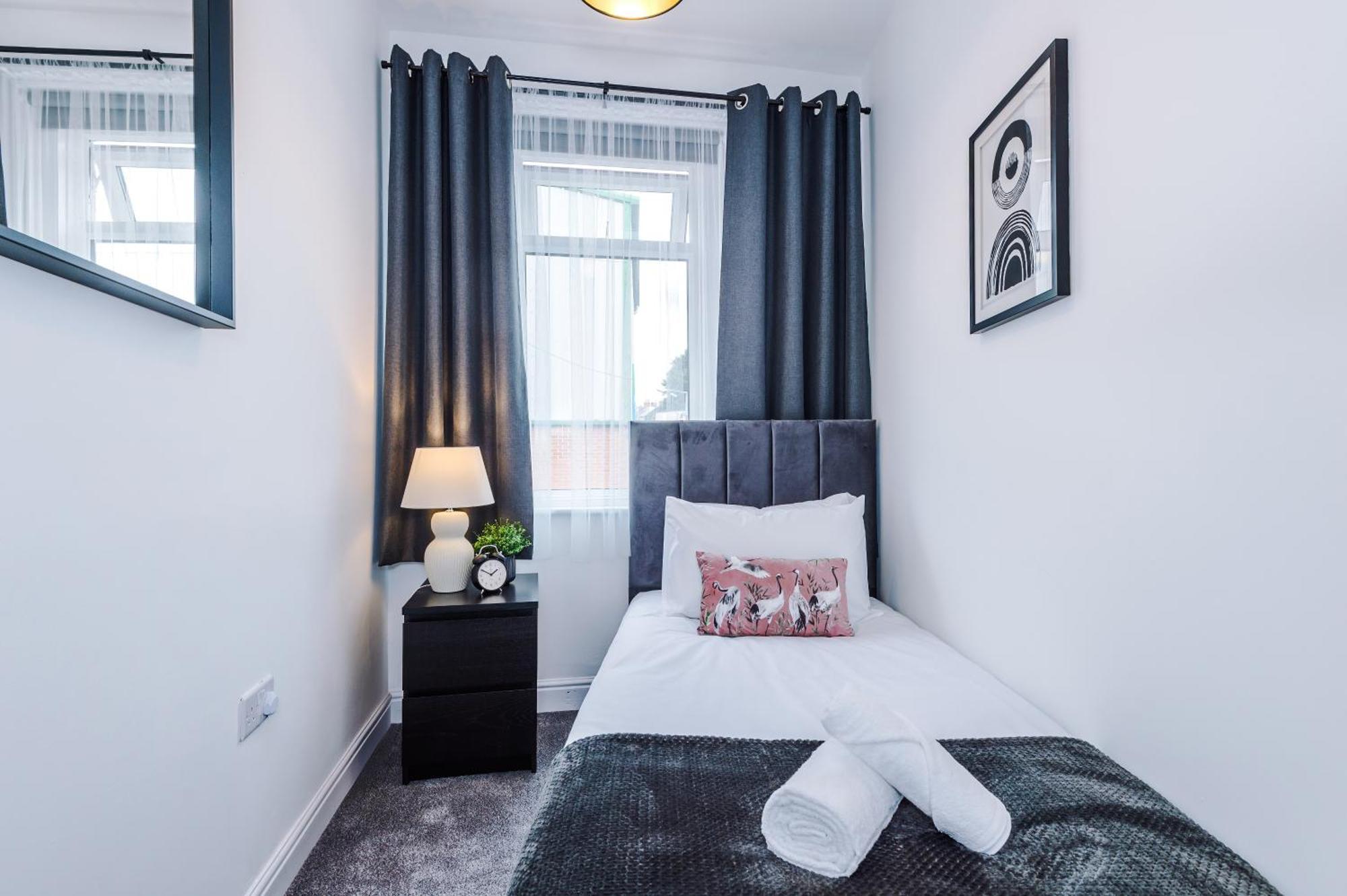 Modern Premium 3 Bed Hidden Gem - Central Location Барнзли Екстериор снимка